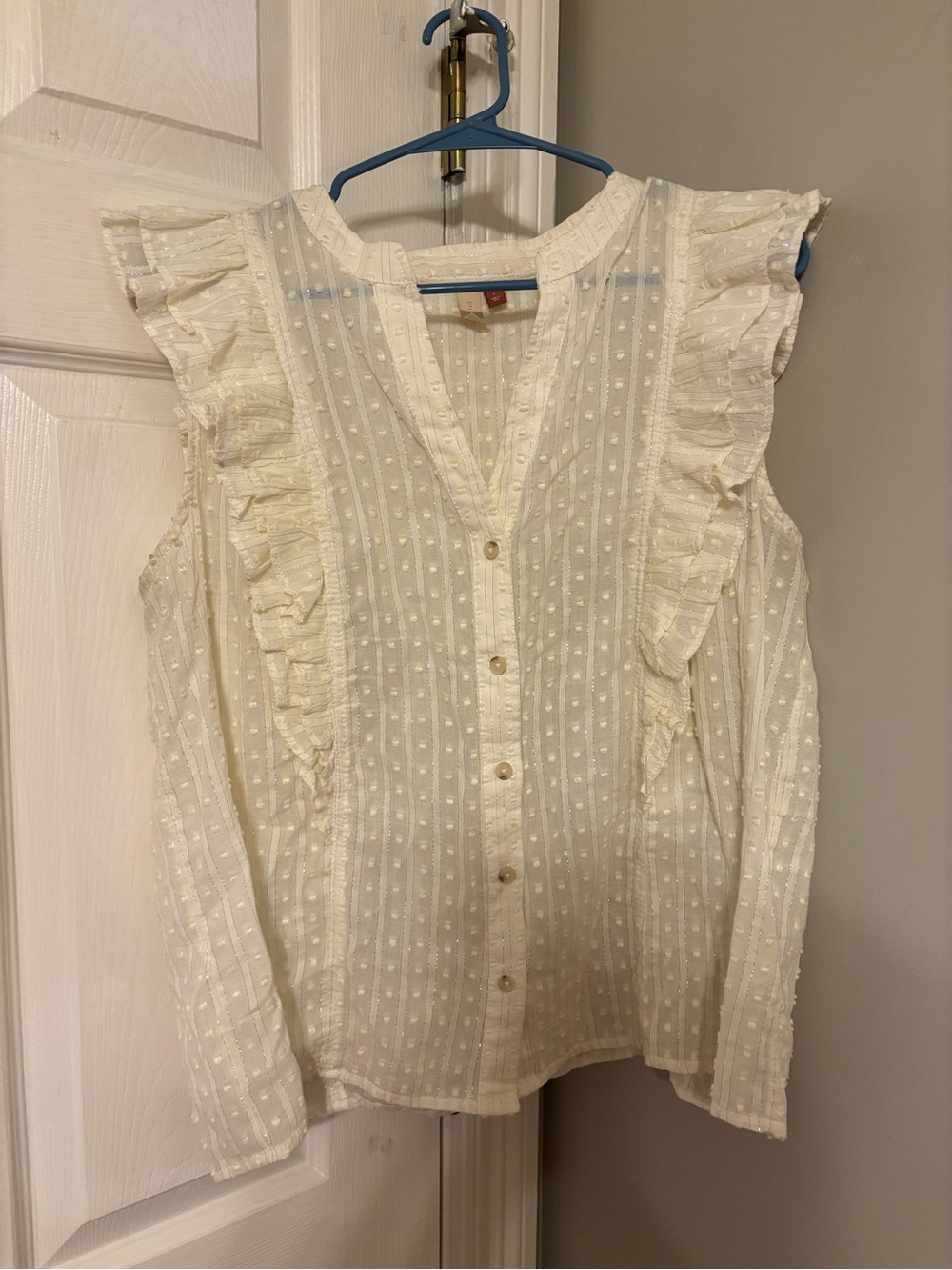 Pilcro Cream Textured Ruffle Button Tank Size L